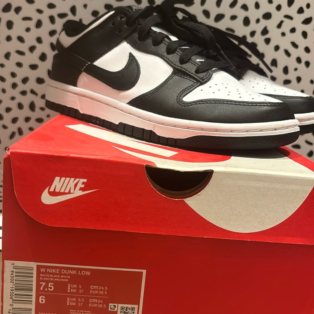 Brand new black and-white panda Nike dunks size 7 1/2 inch women’s